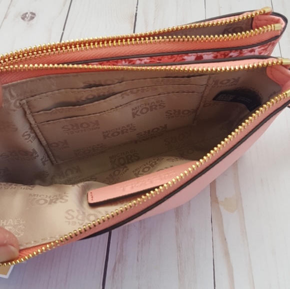 Michael Kors Wristlet Double Gusset Peach NWT - Picture 8 of 8